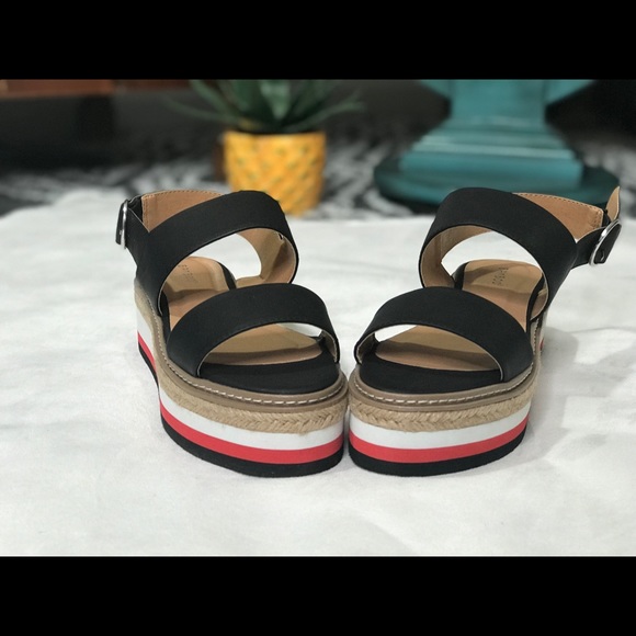 Women Sandal - Picture 6 of 7